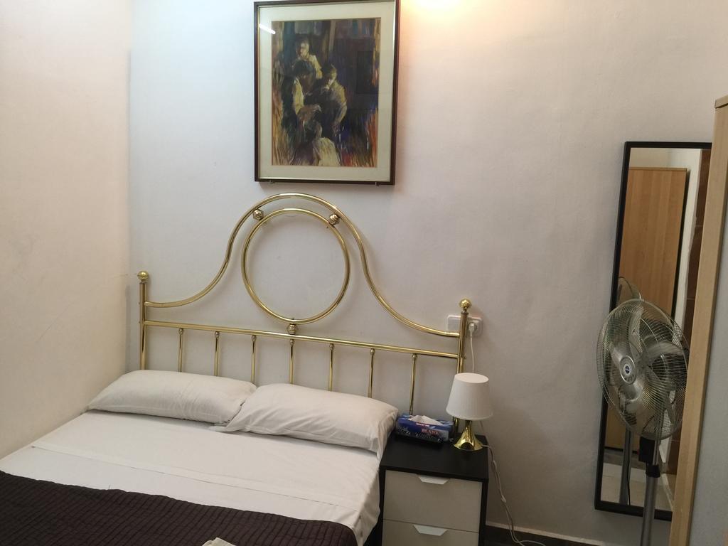 Hostal Mont Thabor Barcelona Luaran gambar