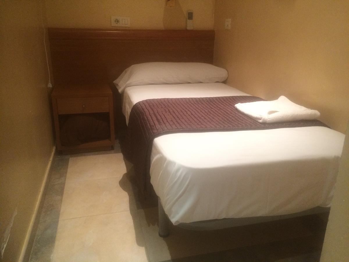 Hostal Mont Thabor Barcelona Luaran gambar