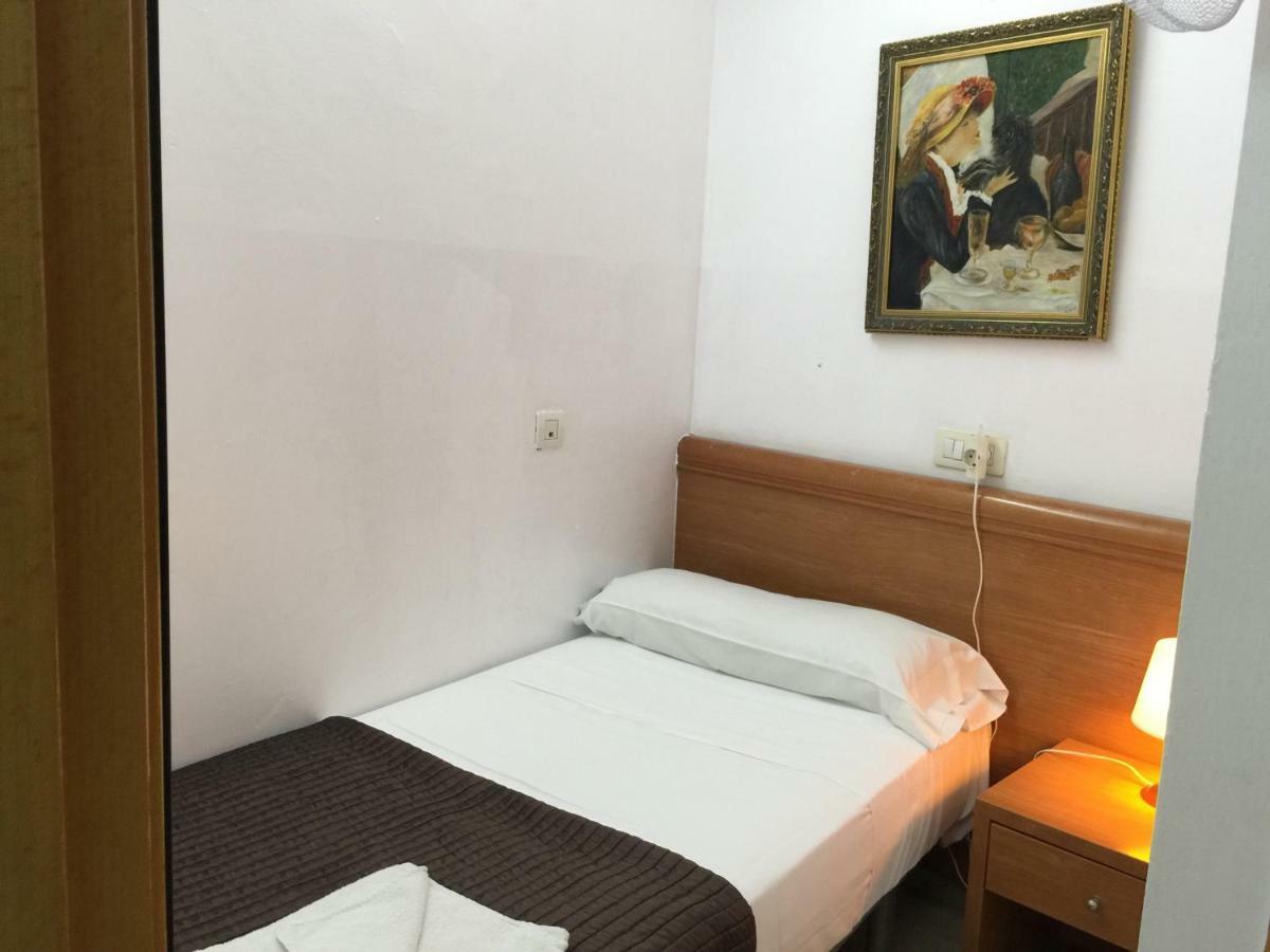 Hostal Mont Thabor Barcelona Luaran gambar